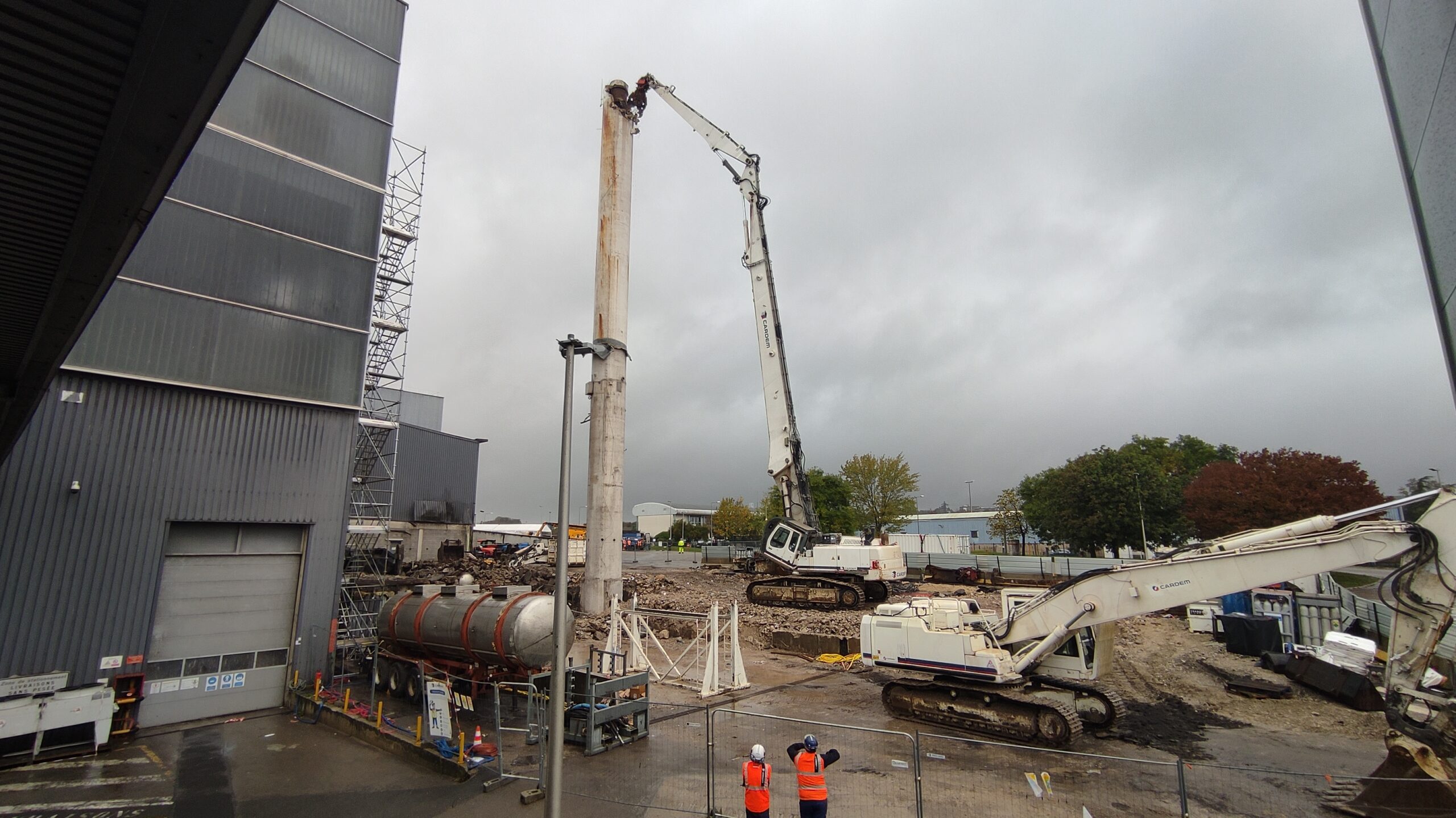 La cheminée blanche de l'Unité de Valorisation Énergétique a tiré sa révérence